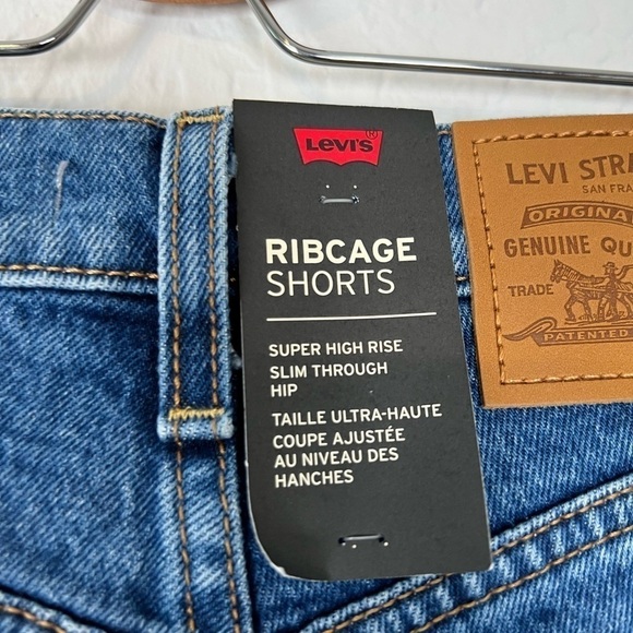 Levi’s Premium Ribcage Shorts - Picture 7 of 11